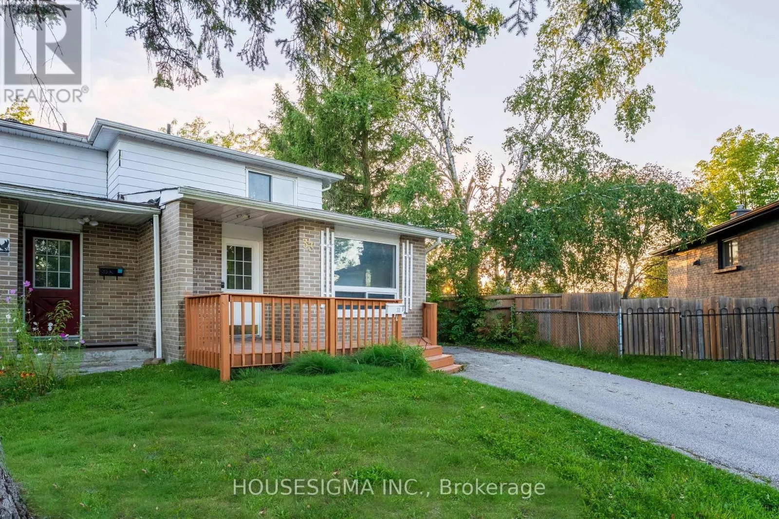 33 COLLEGE CRESCENT