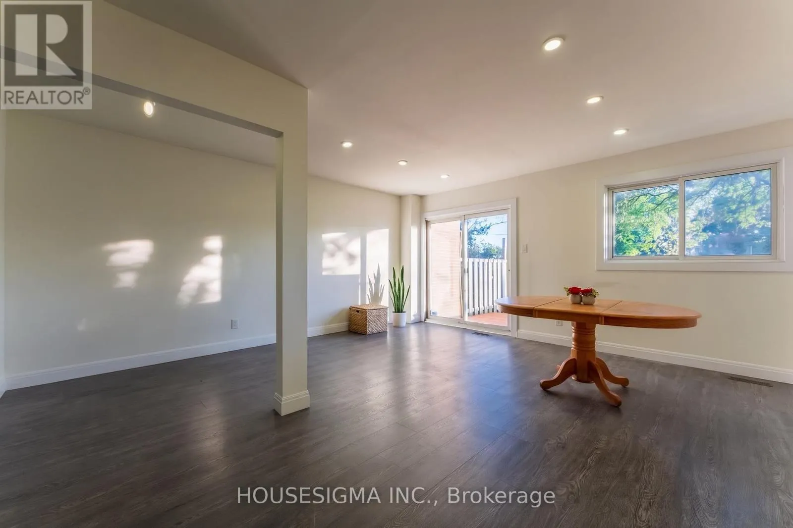 33 COLLEGE CRESCENT
