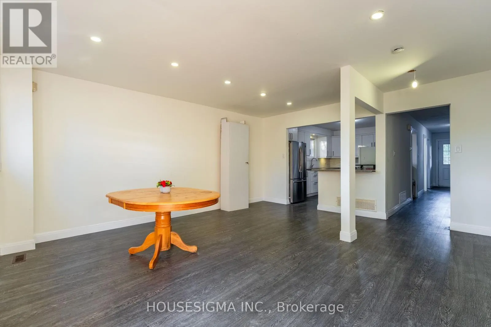 33 COLLEGE CRESCENT