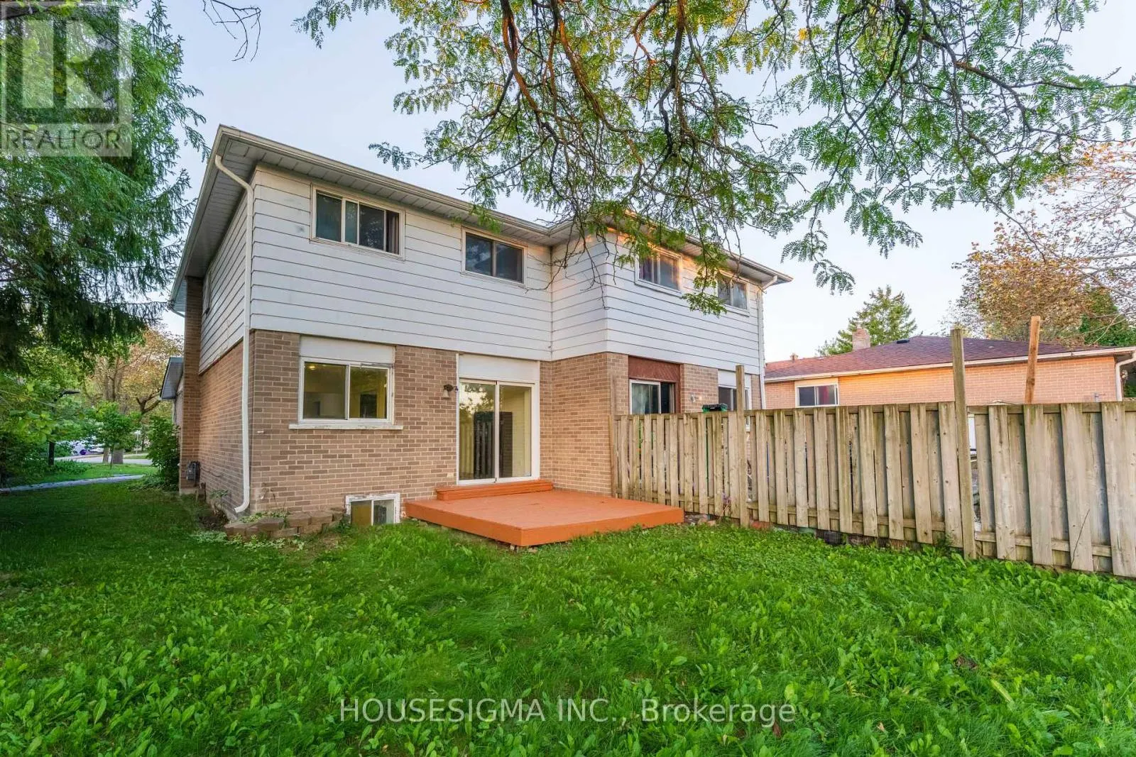 33 COLLEGE CRESCENT