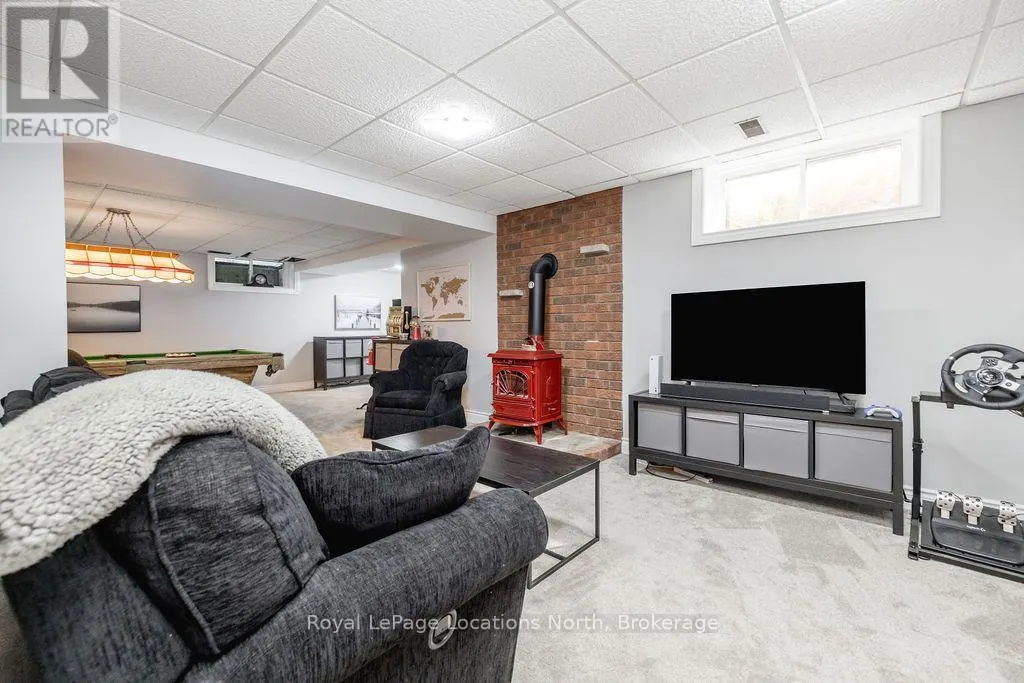 8 SEELEY COURT