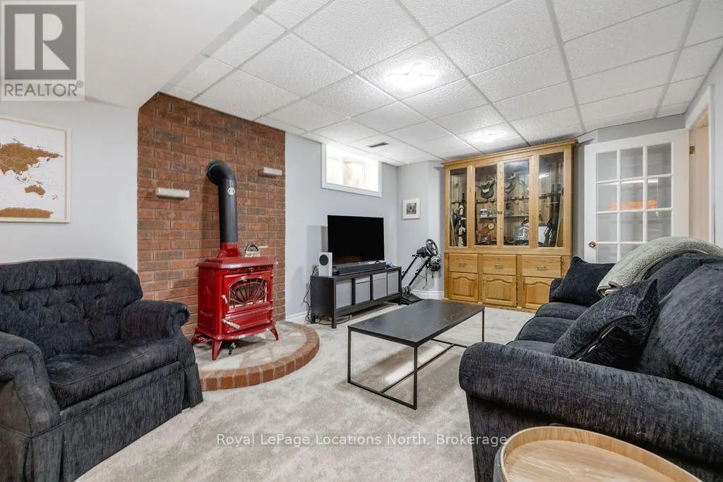 8 SEELEY COURT