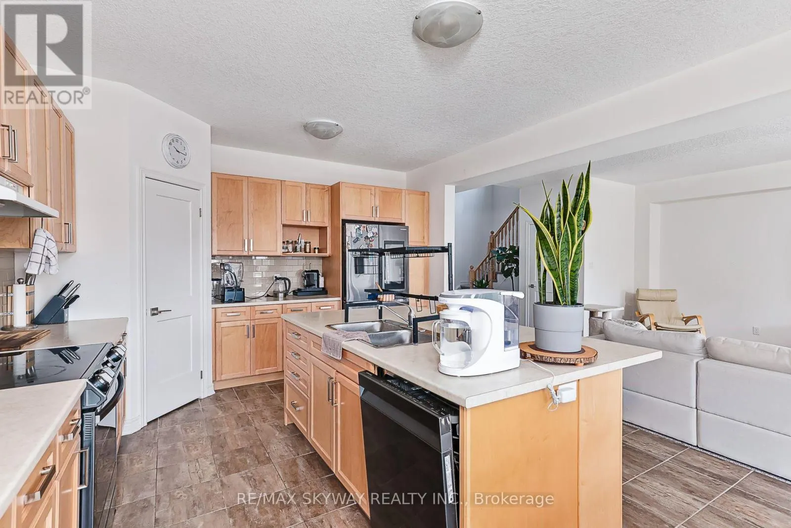 103 PLEWES DRIVE W