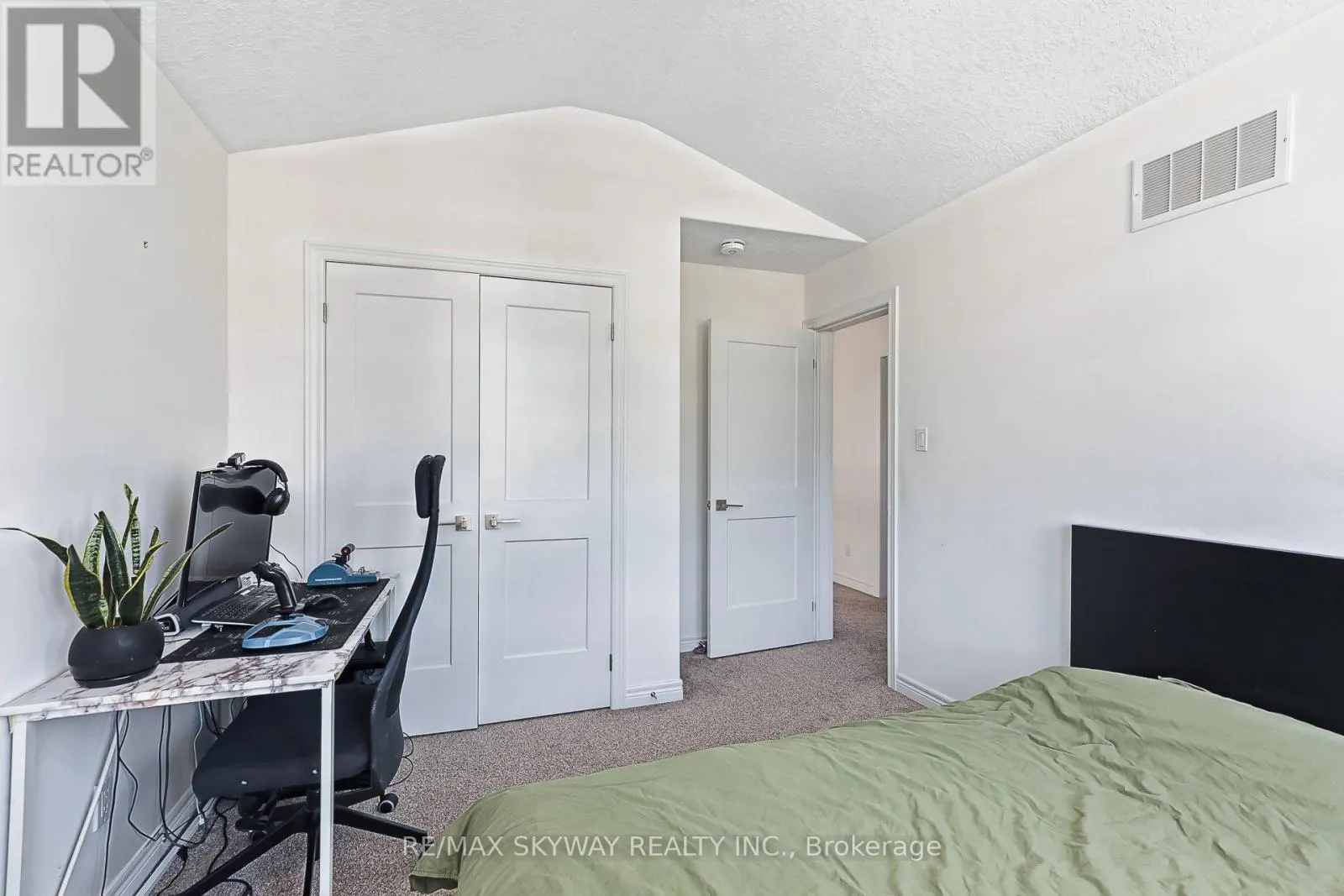 103 PLEWES DRIVE W