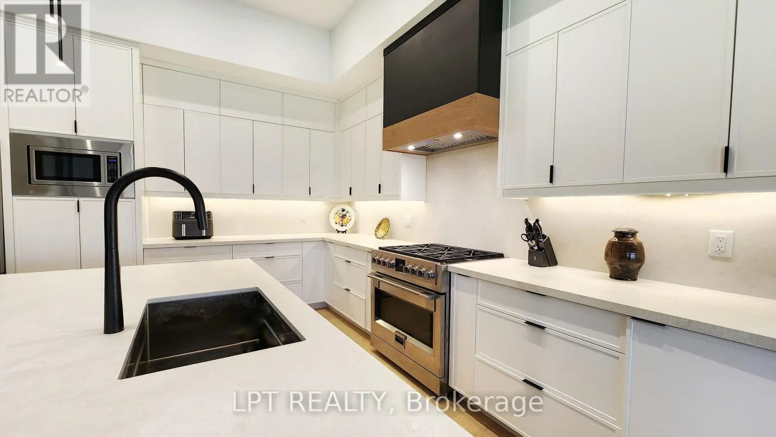 15 BYERS STREET