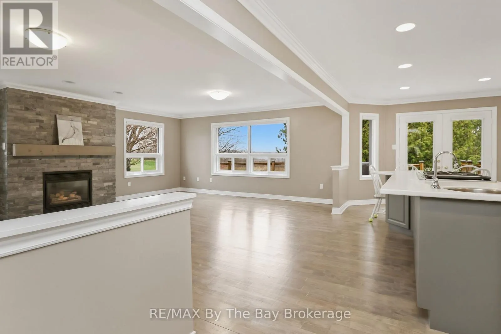 70 FAIRWAY CRESCENT