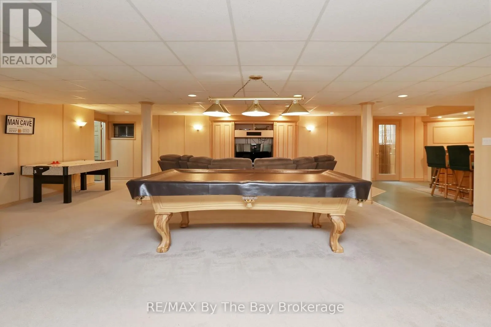 70 FAIRWAY CRESCENT
