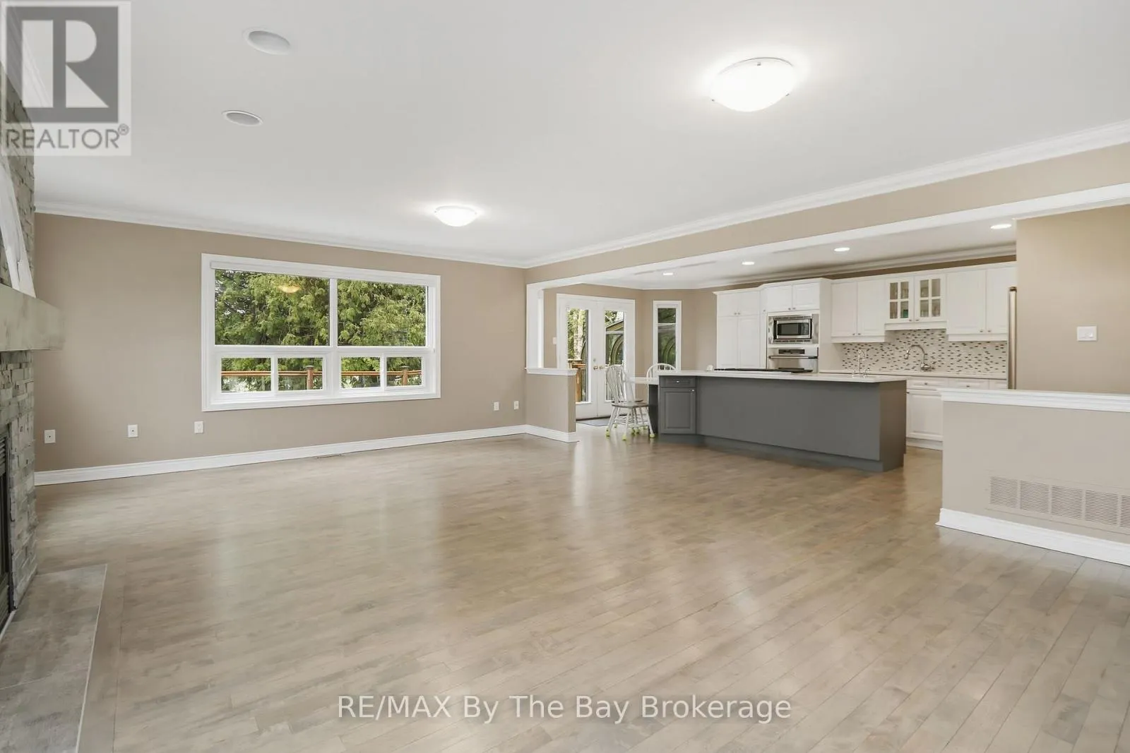70 FAIRWAY CRESCENT