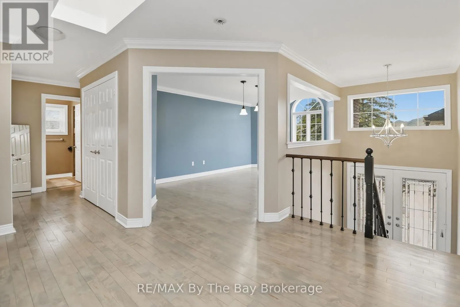 70 FAIRWAY CRESCENT
