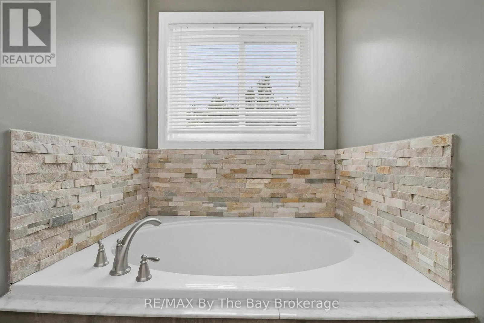 70 FAIRWAY CRESCENT