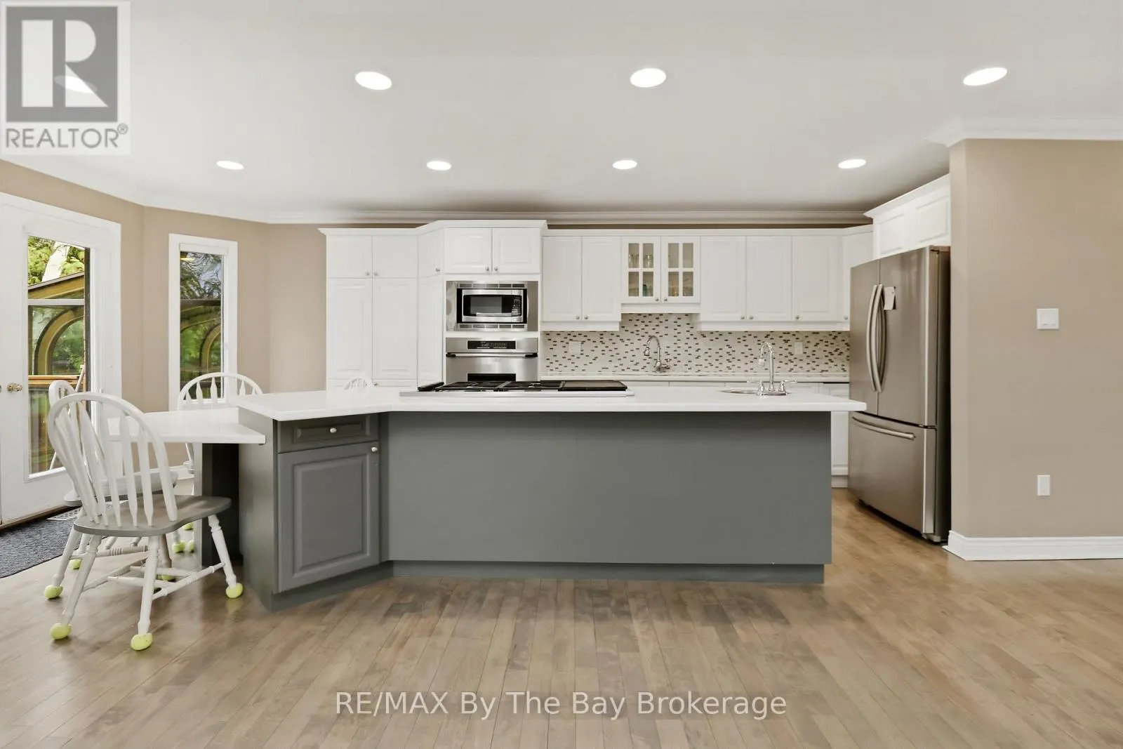 70 FAIRWAY CRESCENT