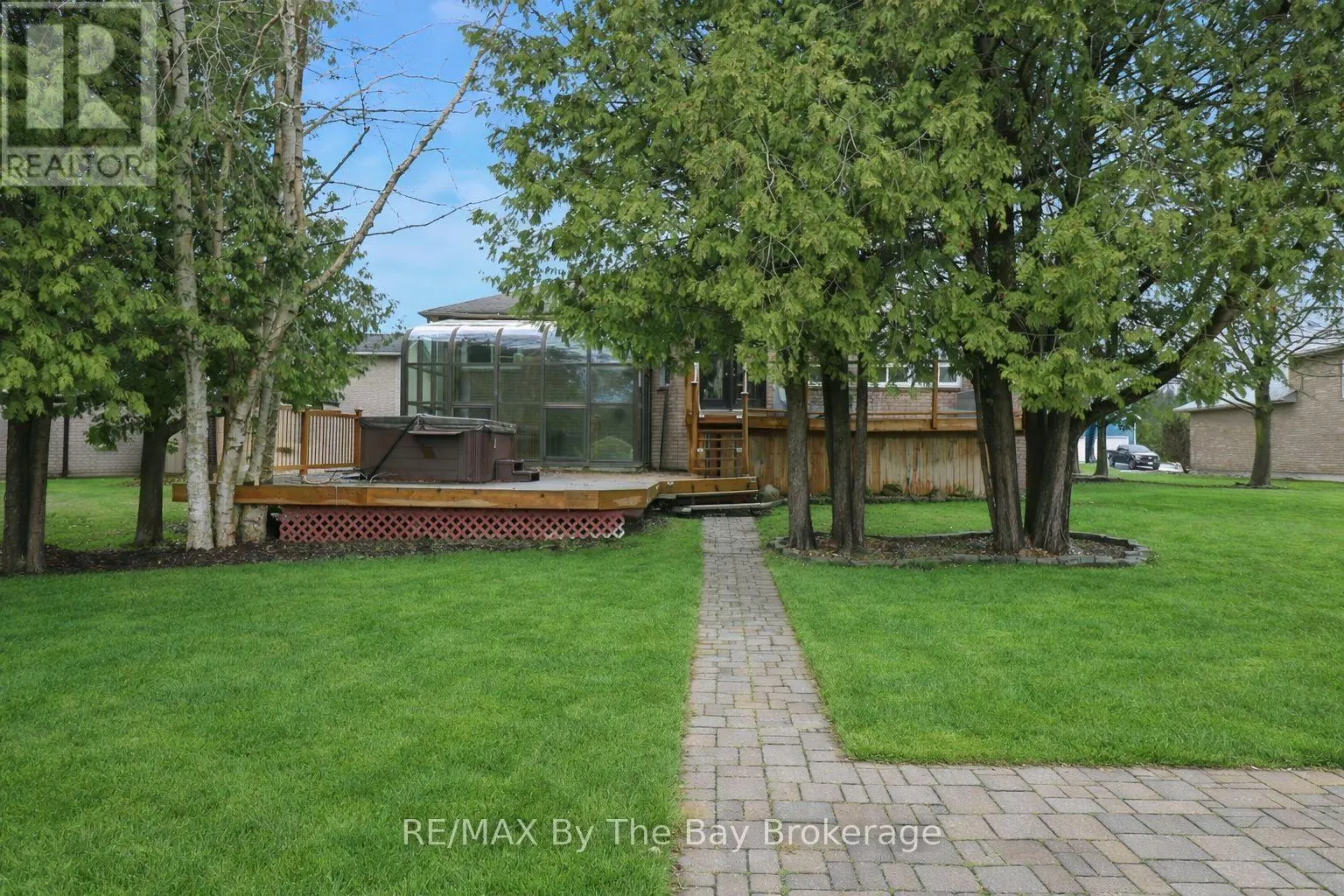 70 FAIRWAY CRESCENT