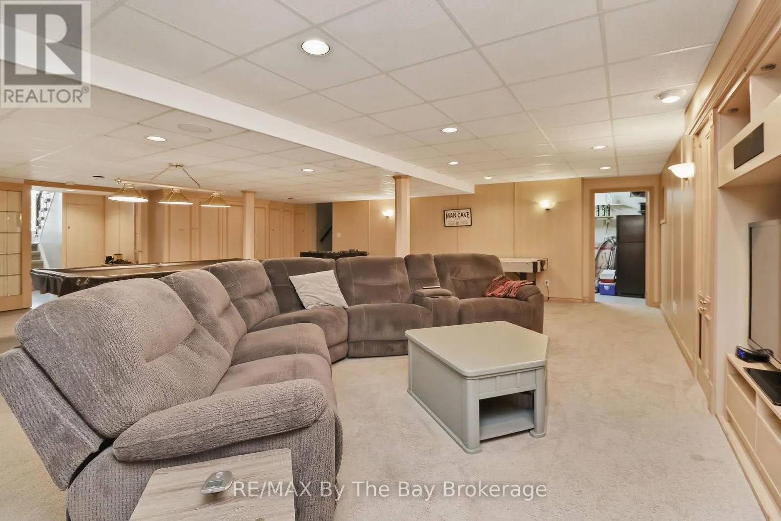 70 FAIRWAY CRESCENT