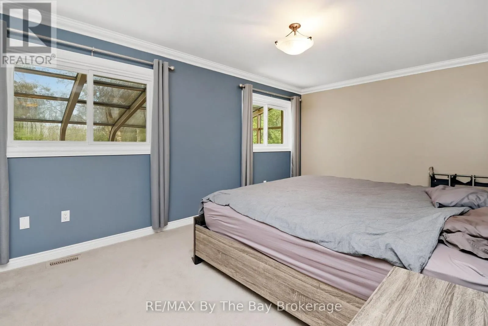 70 FAIRWAY CRESCENT