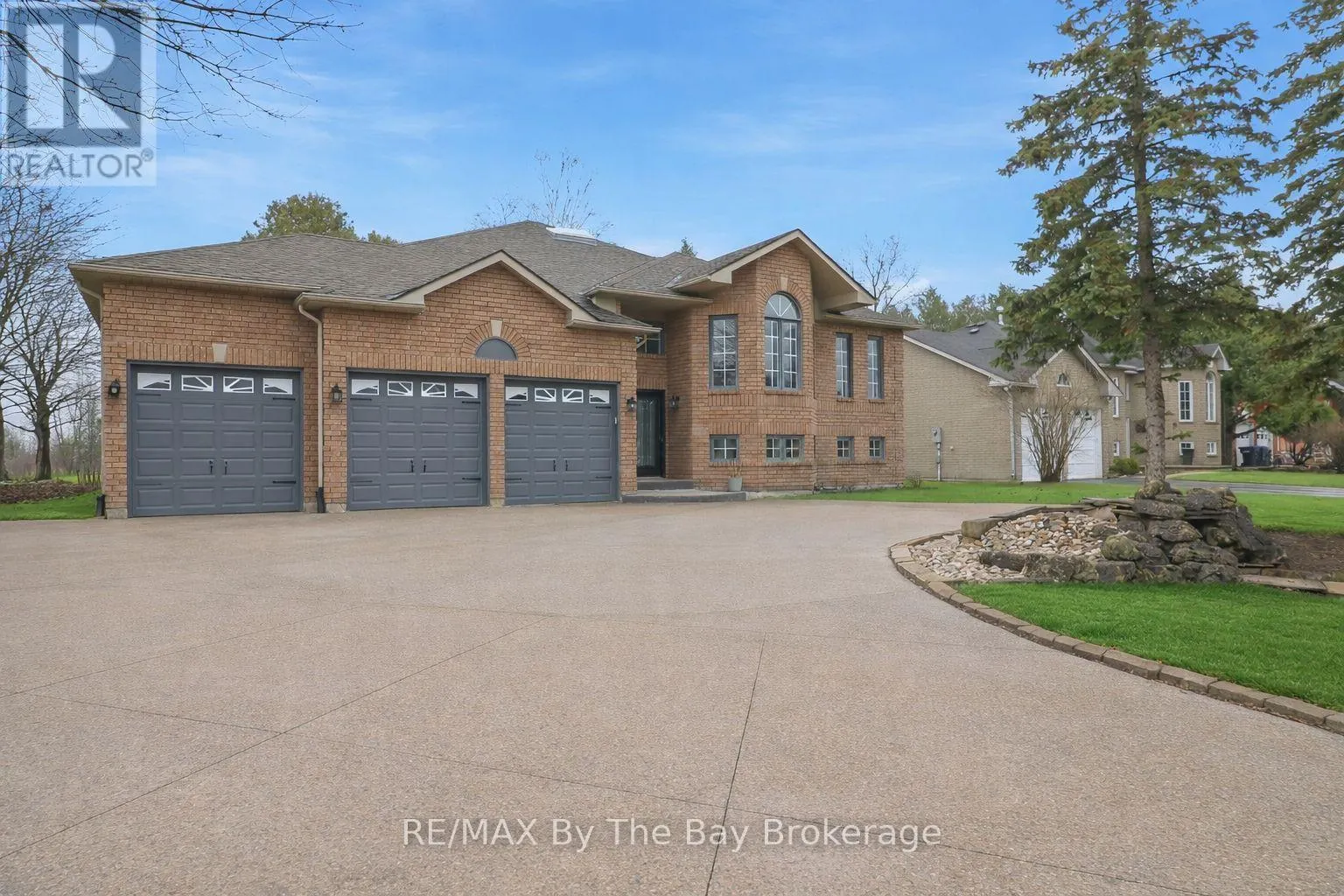 70 FAIRWAY CRESCENT