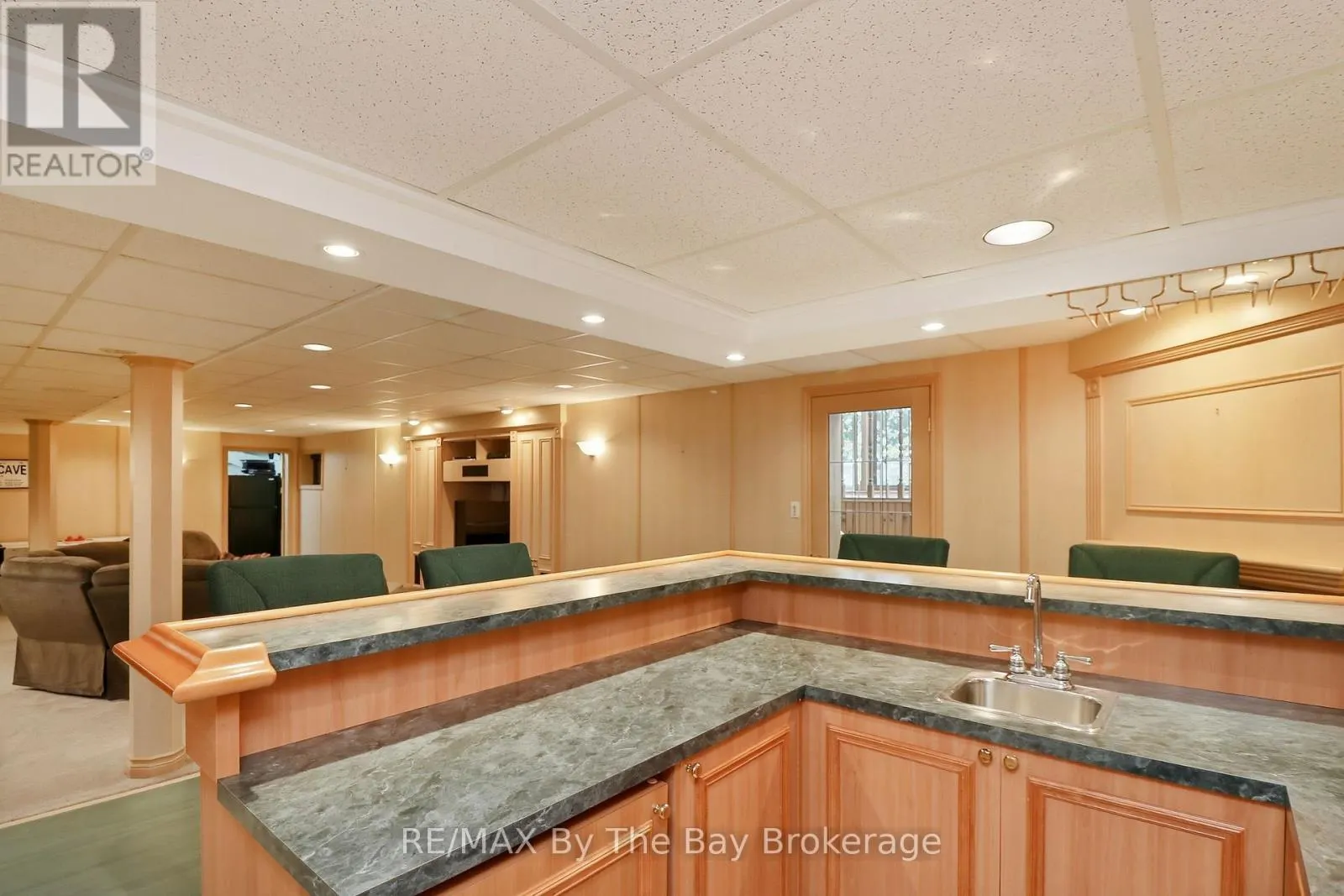 70 FAIRWAY CRESCENT