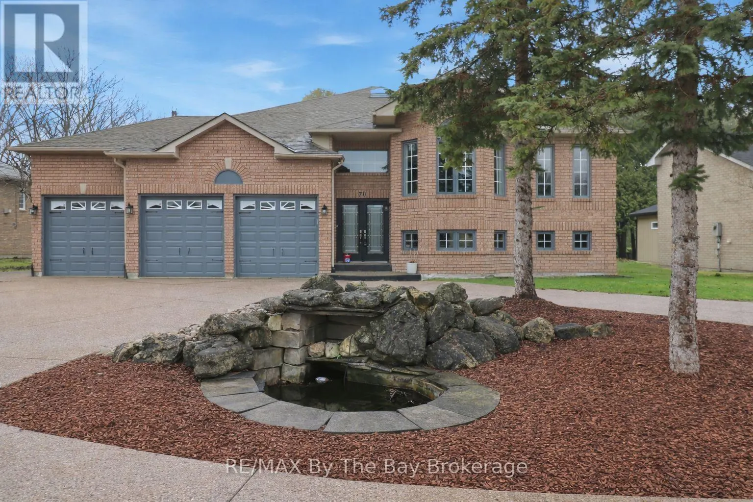 70 FAIRWAY CRESCENT