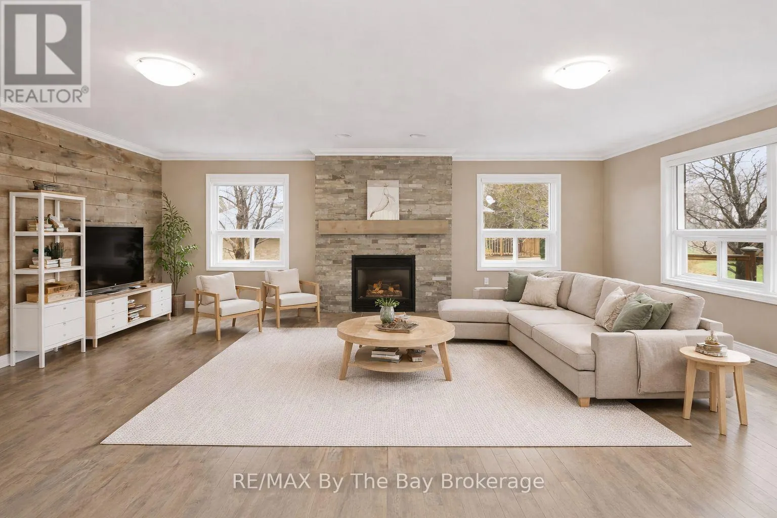 70 FAIRWAY CRESCENT