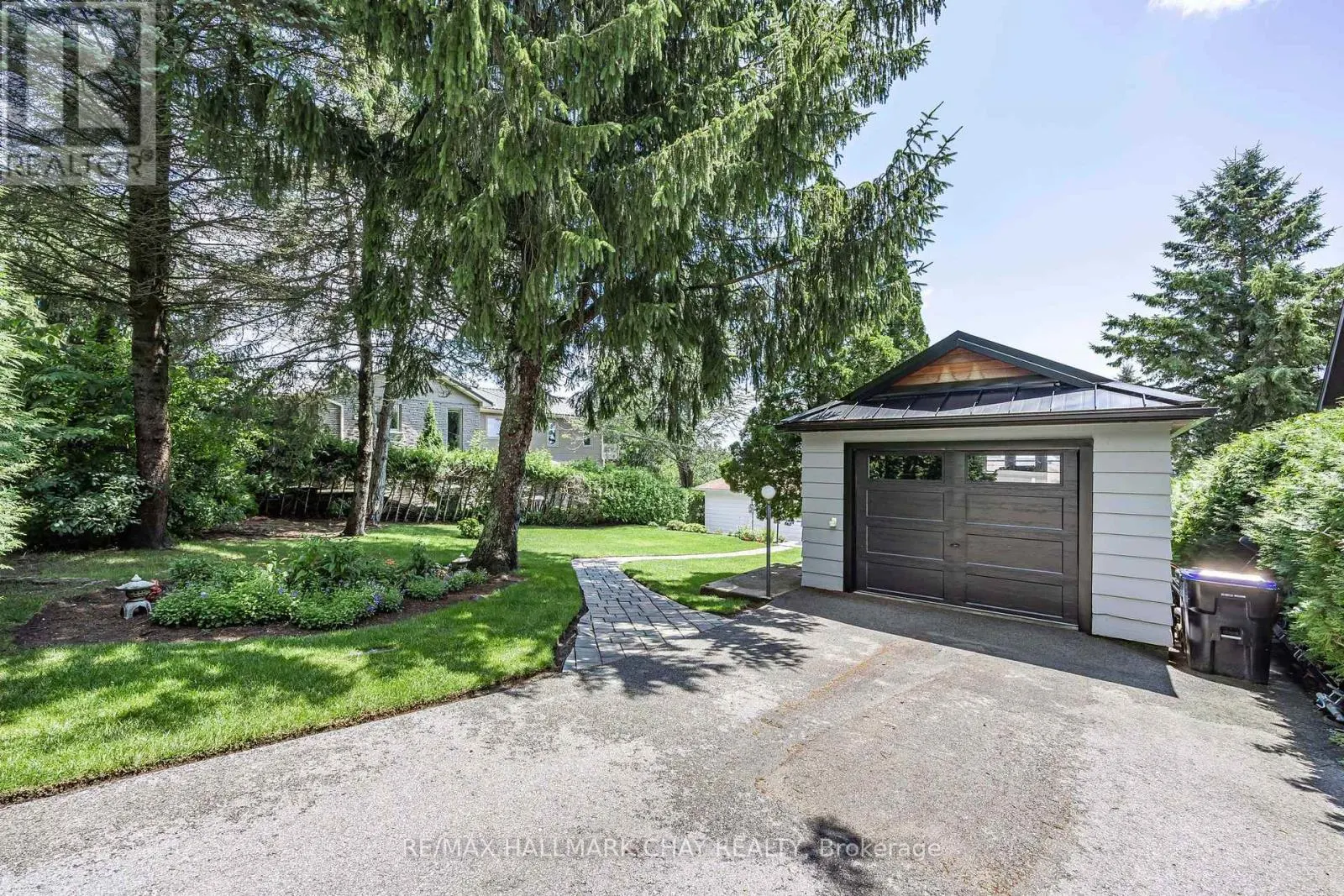 1125 WOODLAND DRIVE