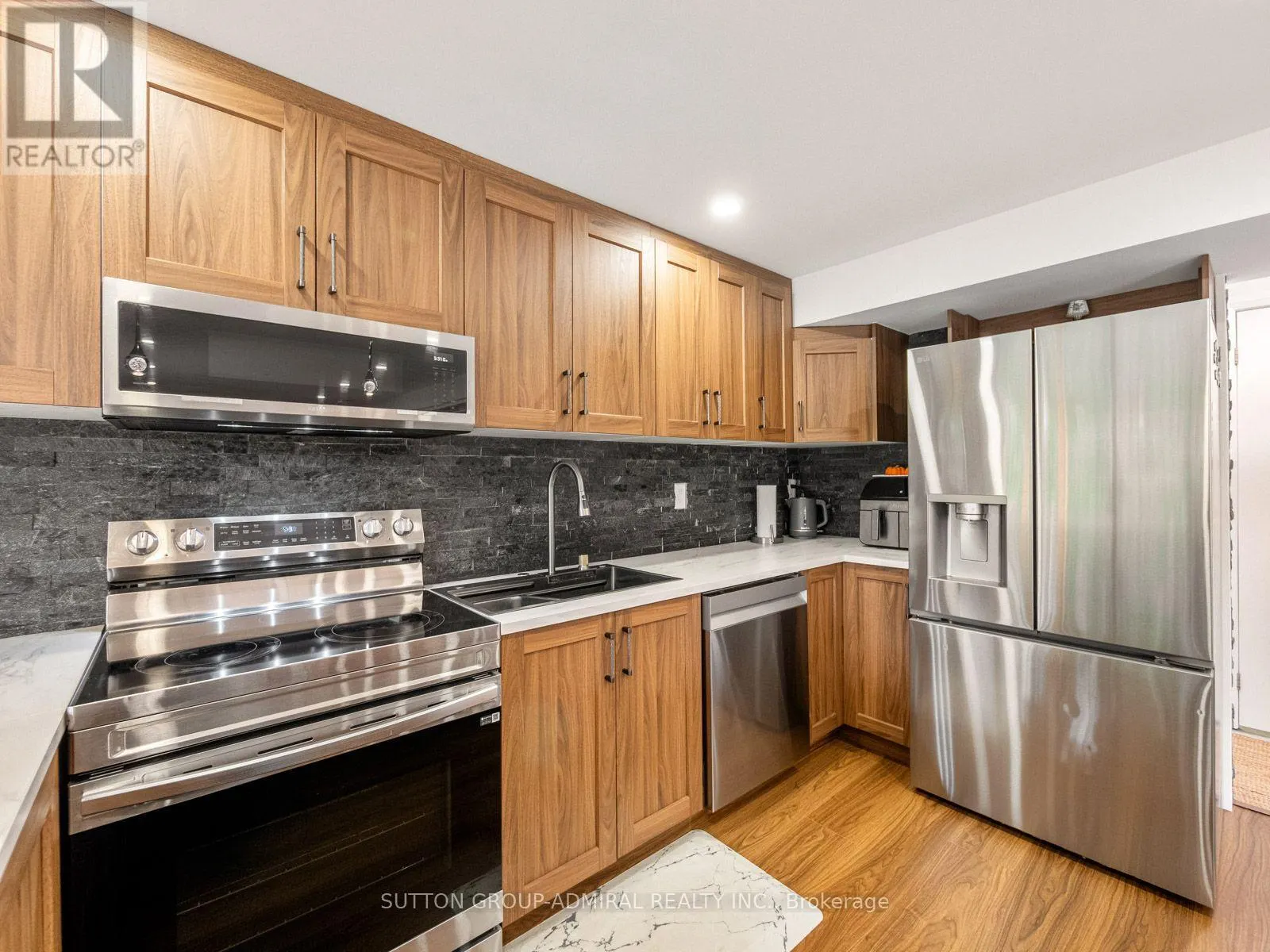 28 HARWOOD DRIVE