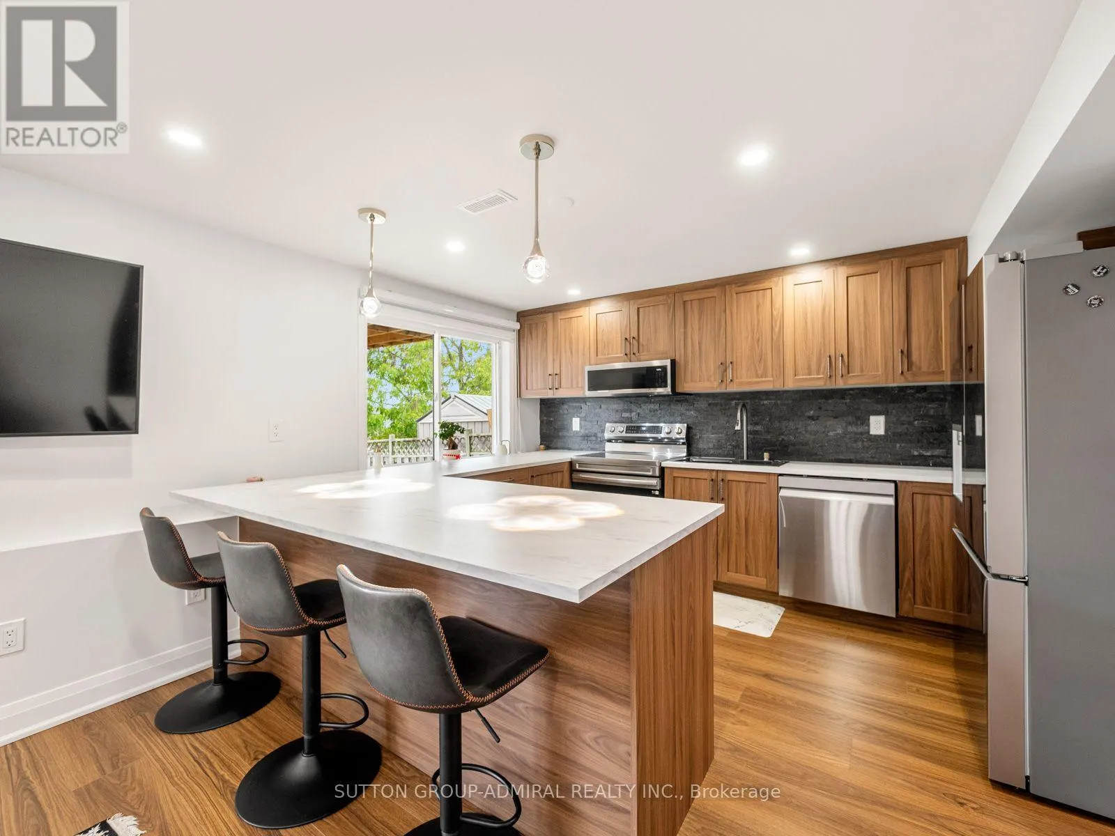 28 HARWOOD DRIVE