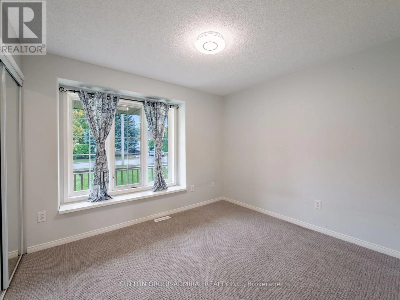 28 HARWOOD DRIVE