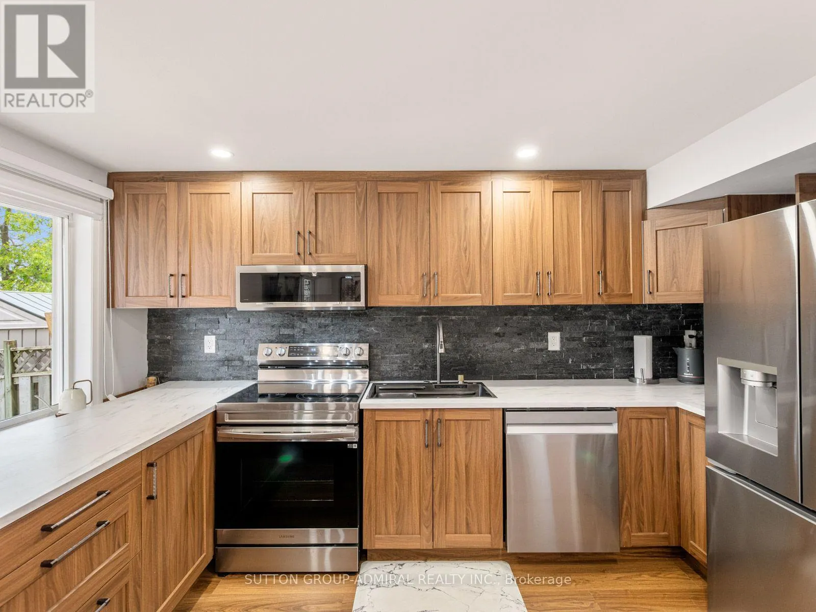 28 HARWOOD DRIVE