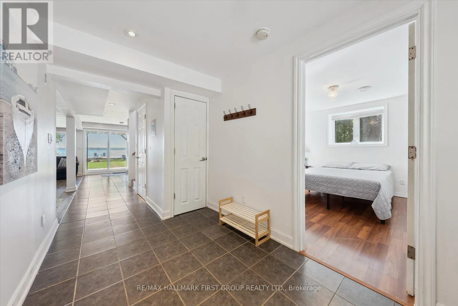 2807 LAKESIDE DRIVE