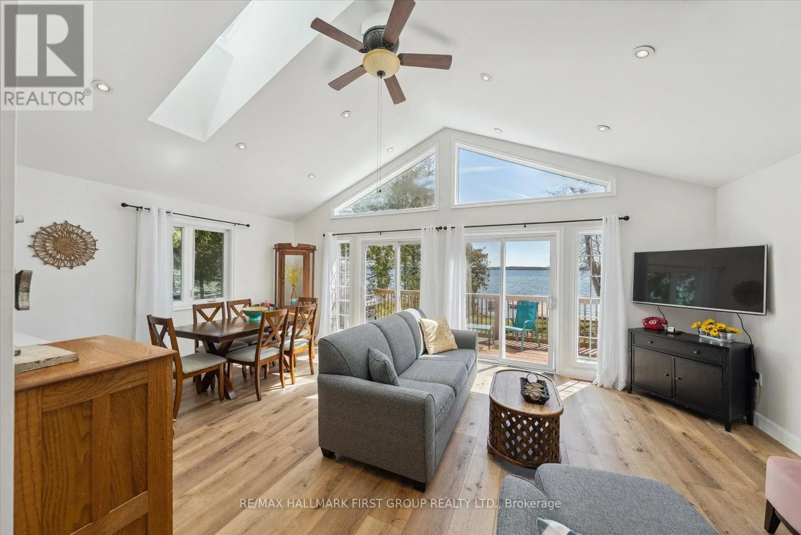 2807 LAKESIDE DRIVE