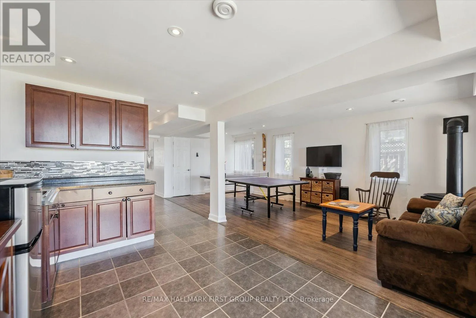 2807 LAKESIDE DRIVE