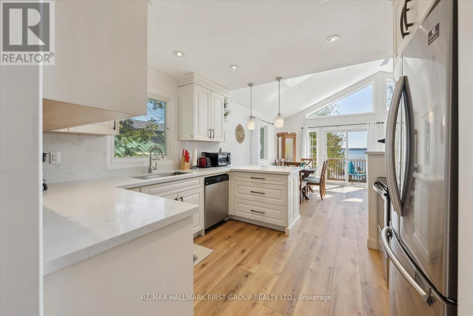 2807 LAKESIDE DRIVE