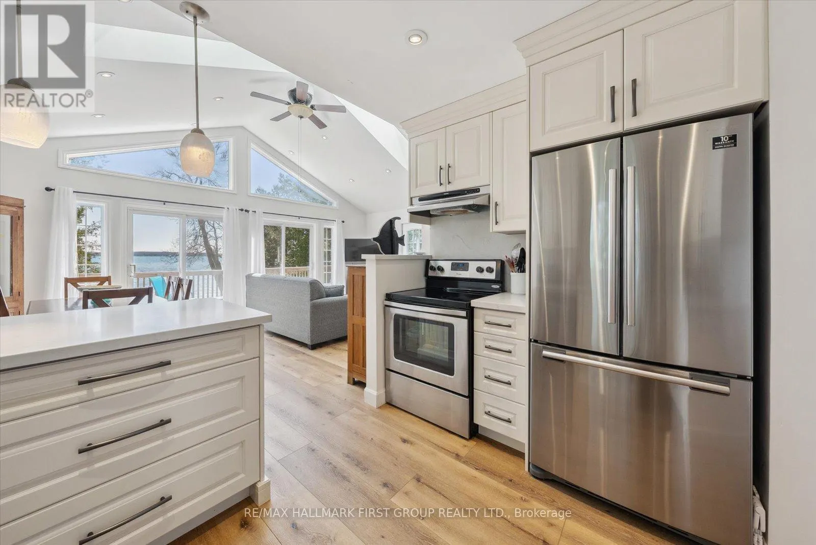 2807 LAKESIDE DRIVE