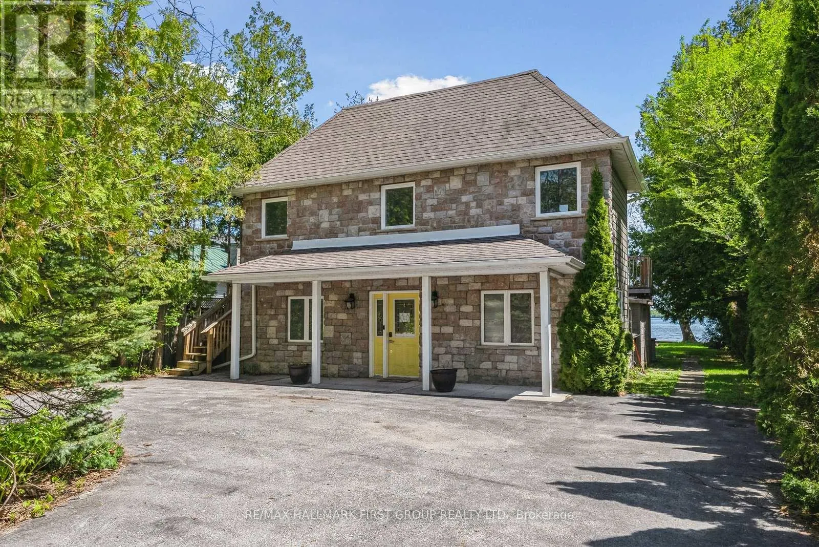 2807 LAKESIDE DRIVE