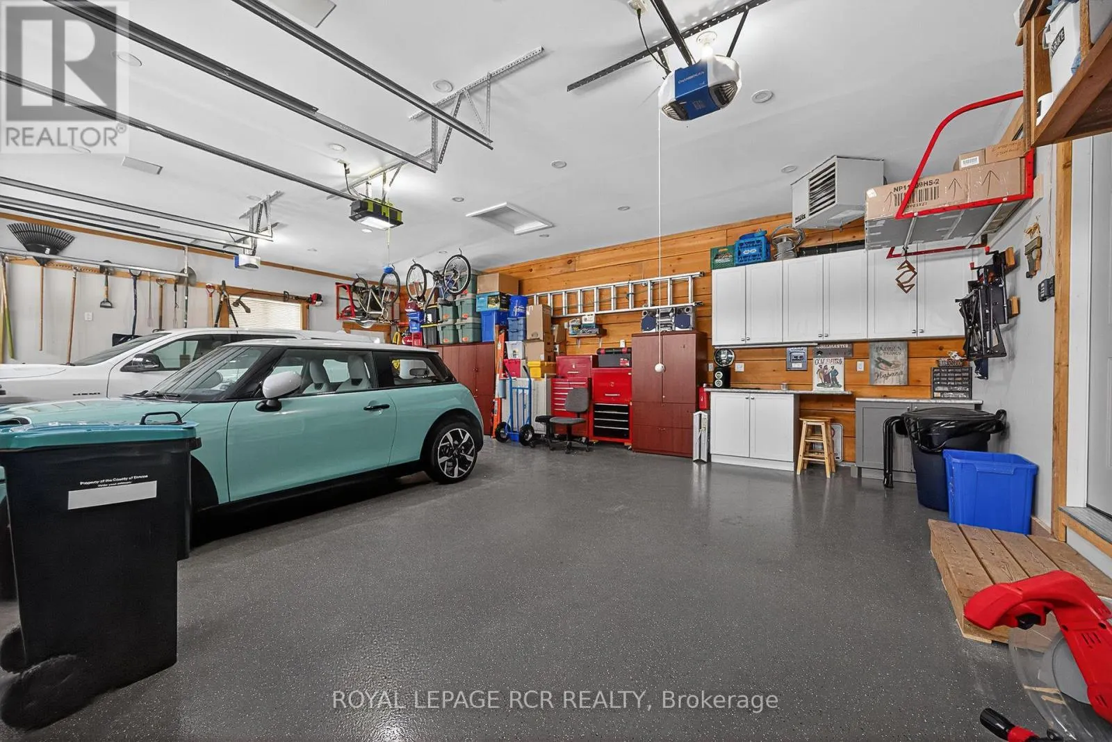 3 THOROUGHBRED DRIVE