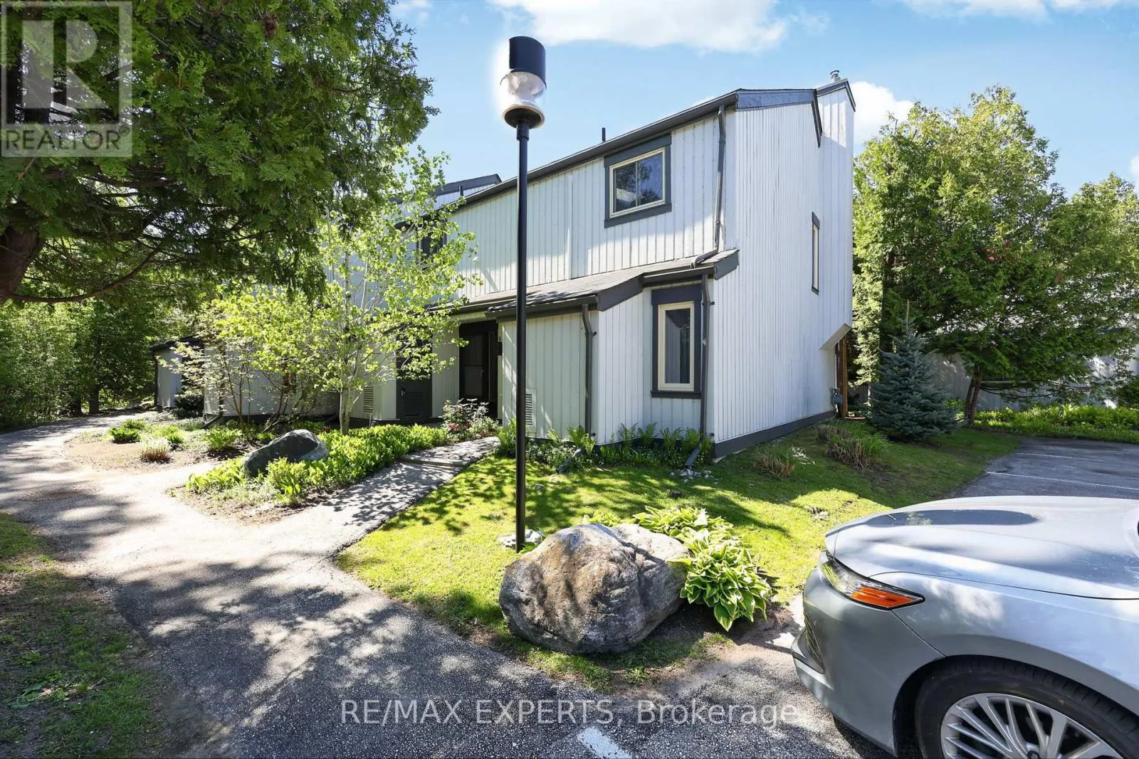 416 - 14 DAWSON DRIVE