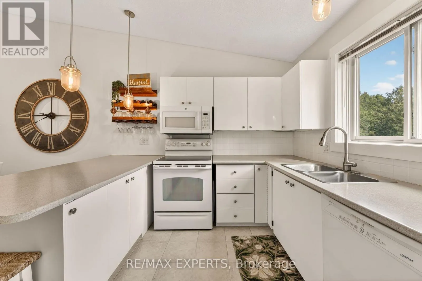 416 - 14 DAWSON DRIVE