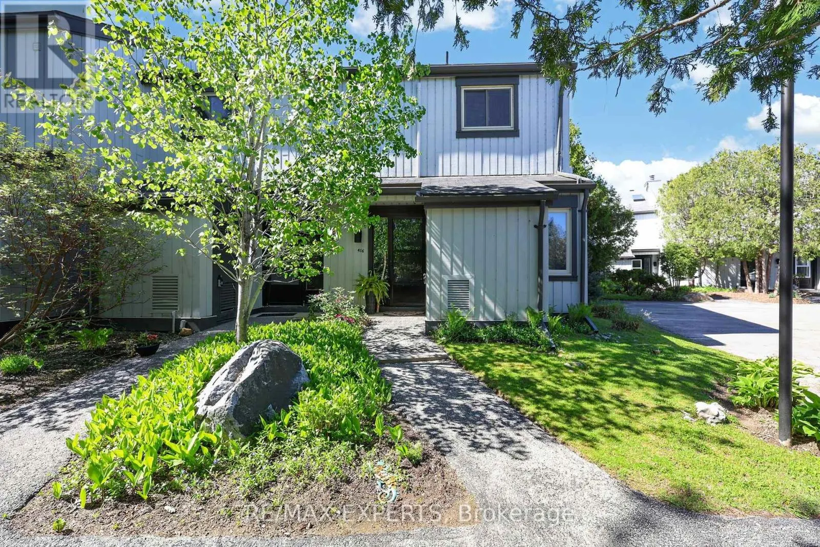 416 - 14 DAWSON DRIVE