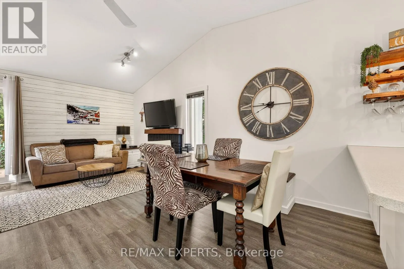 416 - 14 DAWSON DRIVE