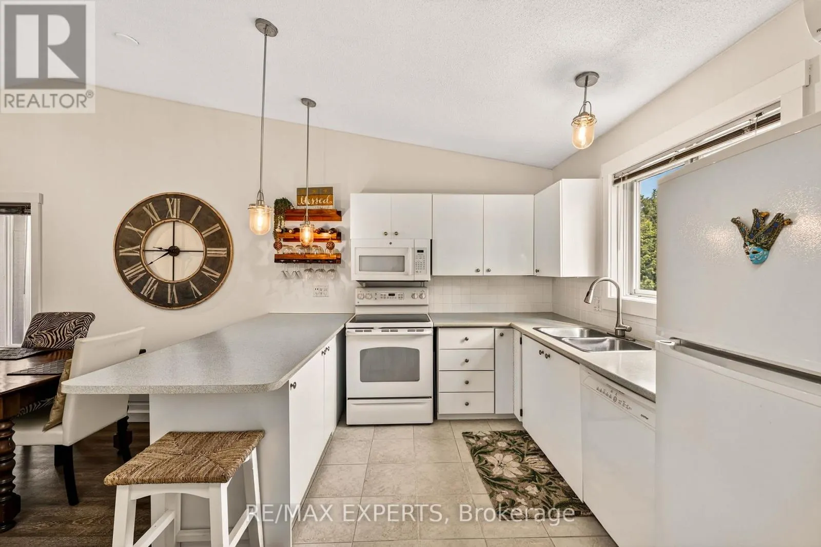 416 - 14 DAWSON DRIVE