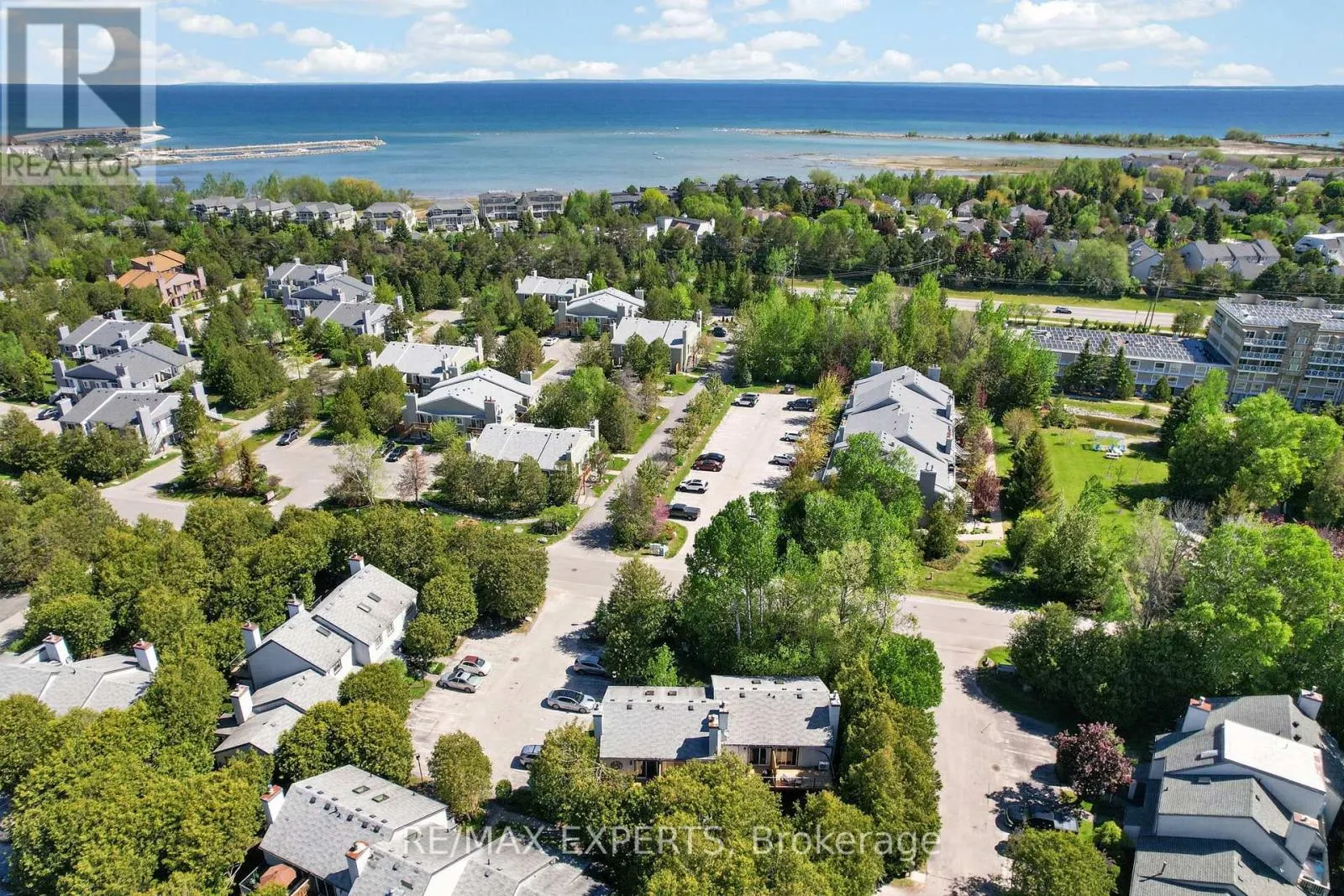 416 - 14 DAWSON DRIVE