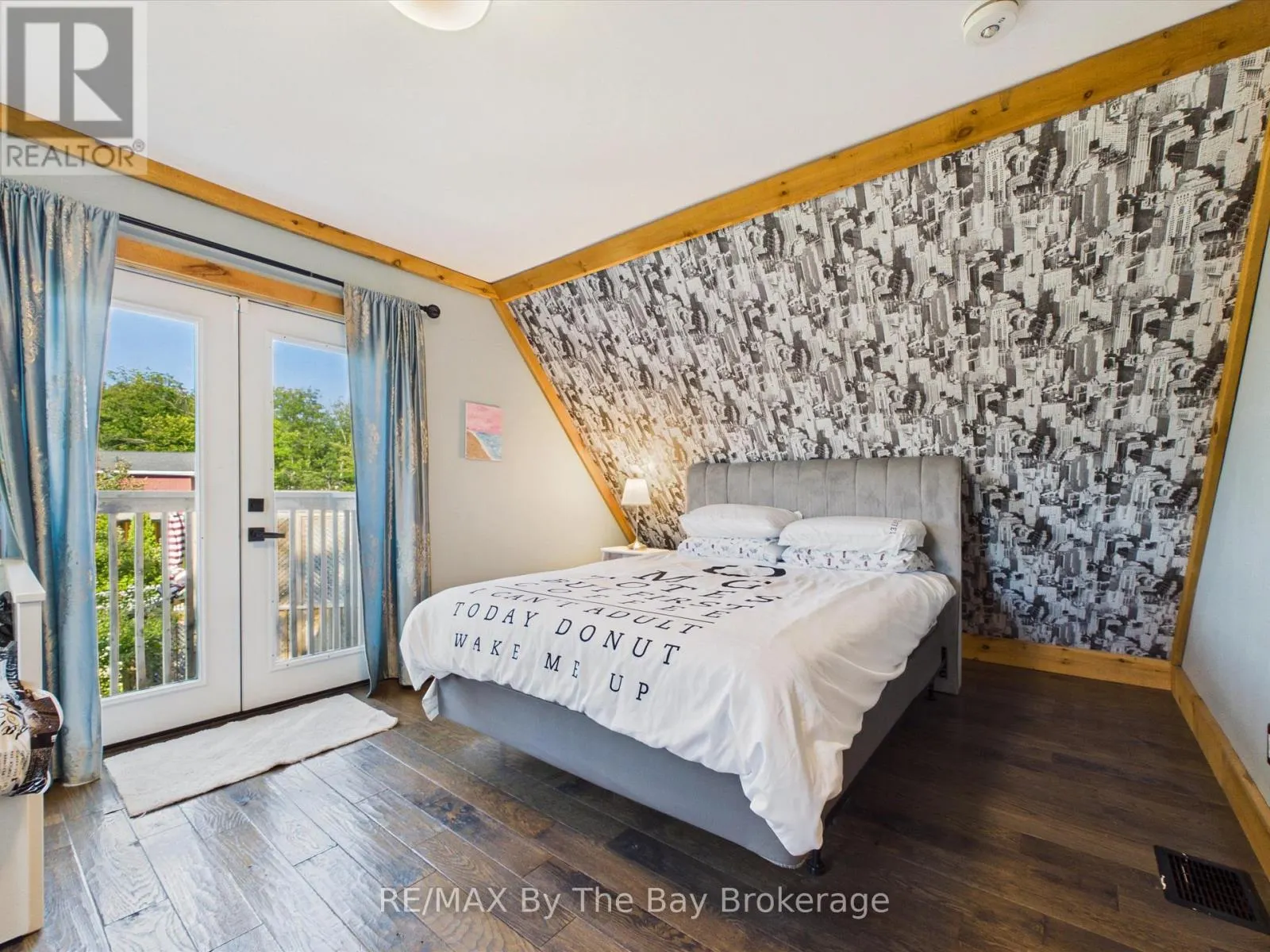 2056 RIVER ROAD W