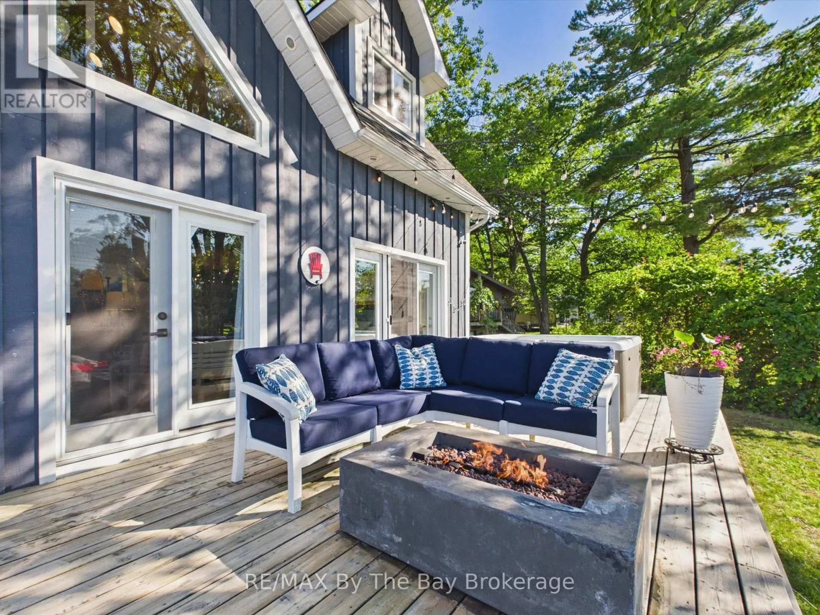 2056 RIVER ROAD W