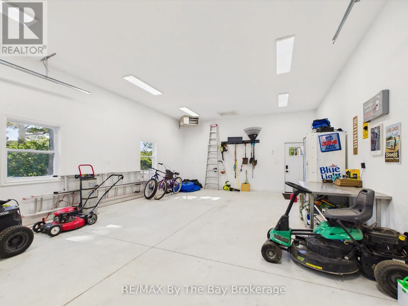 2056 RIVER ROAD W