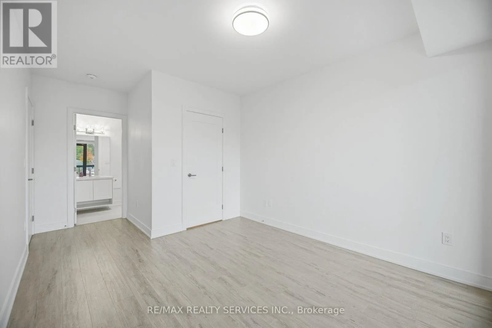 620 - 185 DUNLOP STREET E