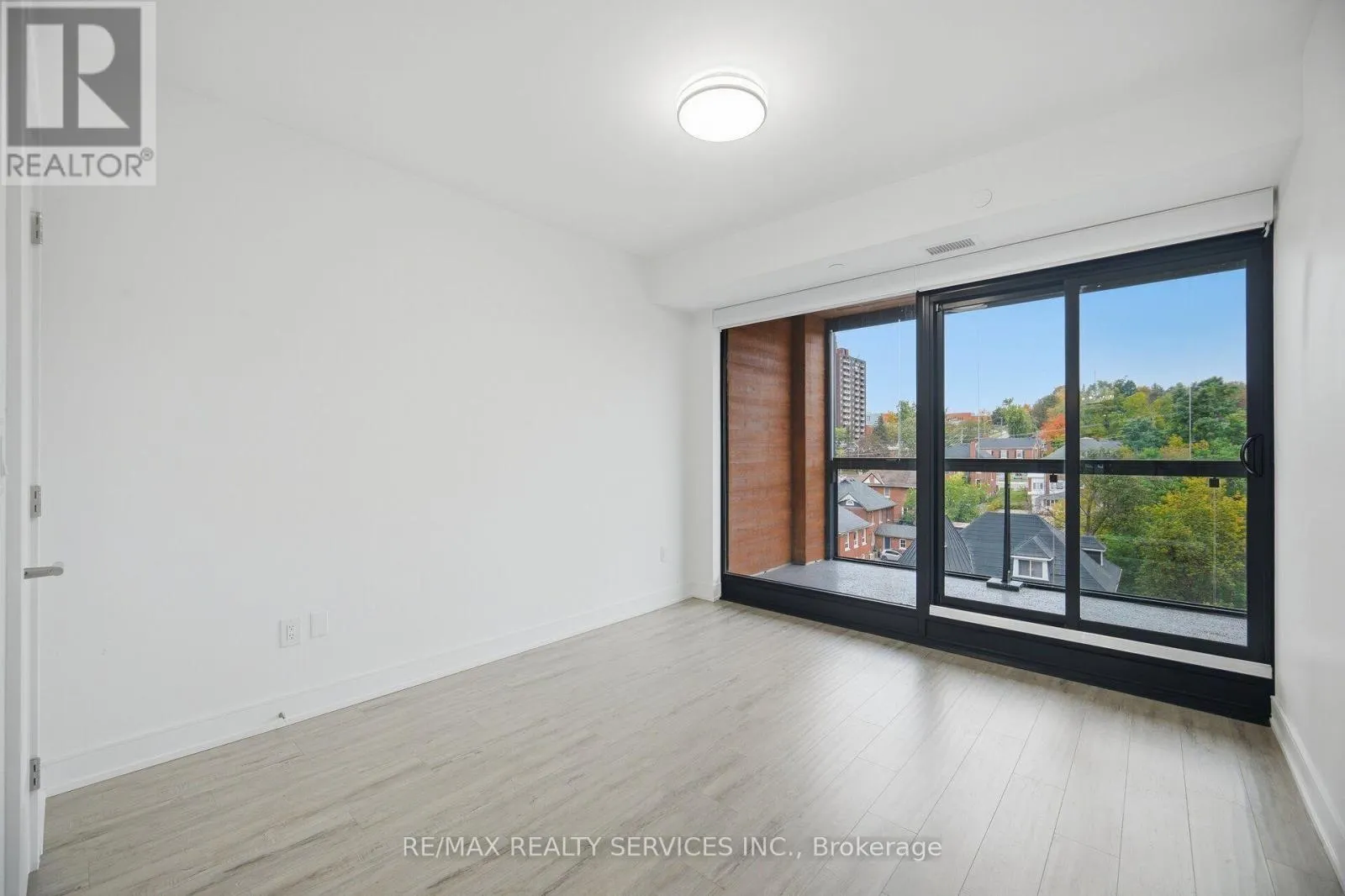 620 - 185 DUNLOP STREET E