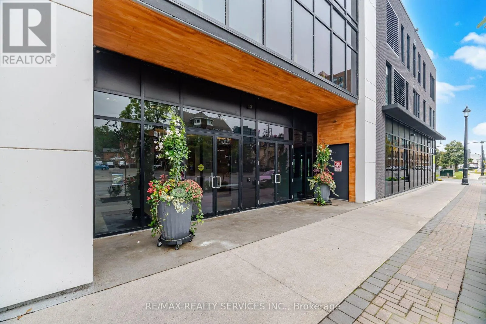 620 - 185 DUNLOP STREET E