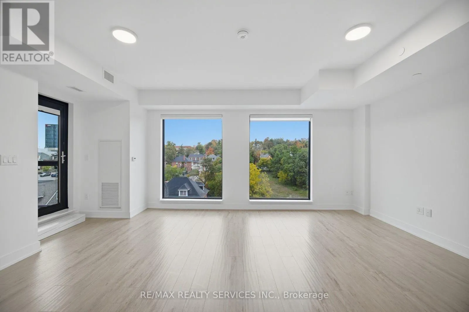 620 - 185 DUNLOP STREET E