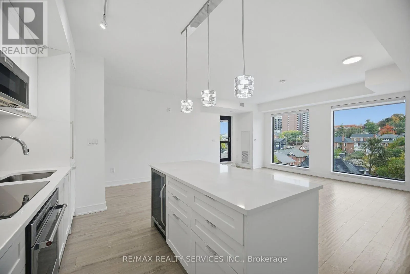 620 - 185 DUNLOP STREET E