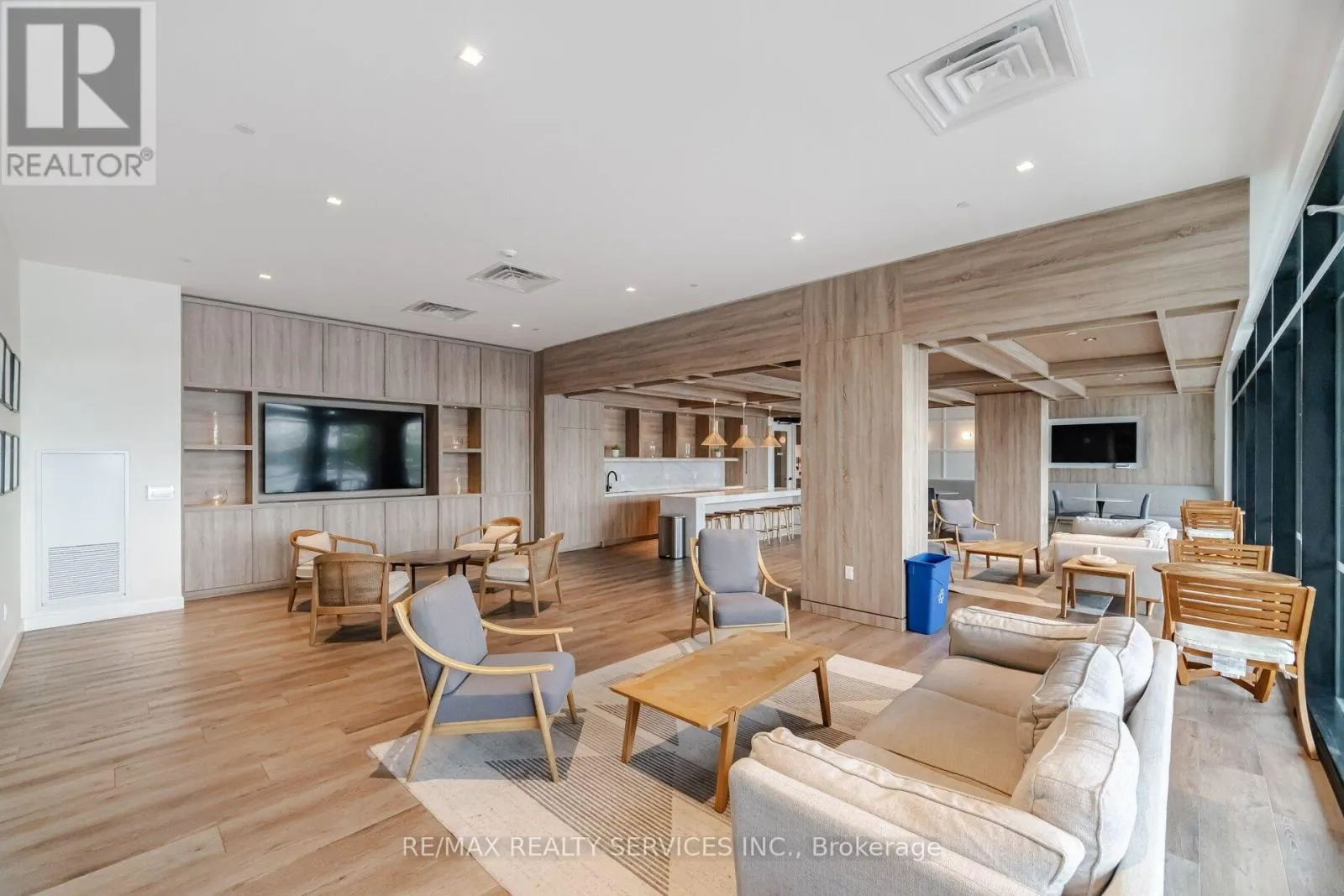 620 - 185 DUNLOP STREET E