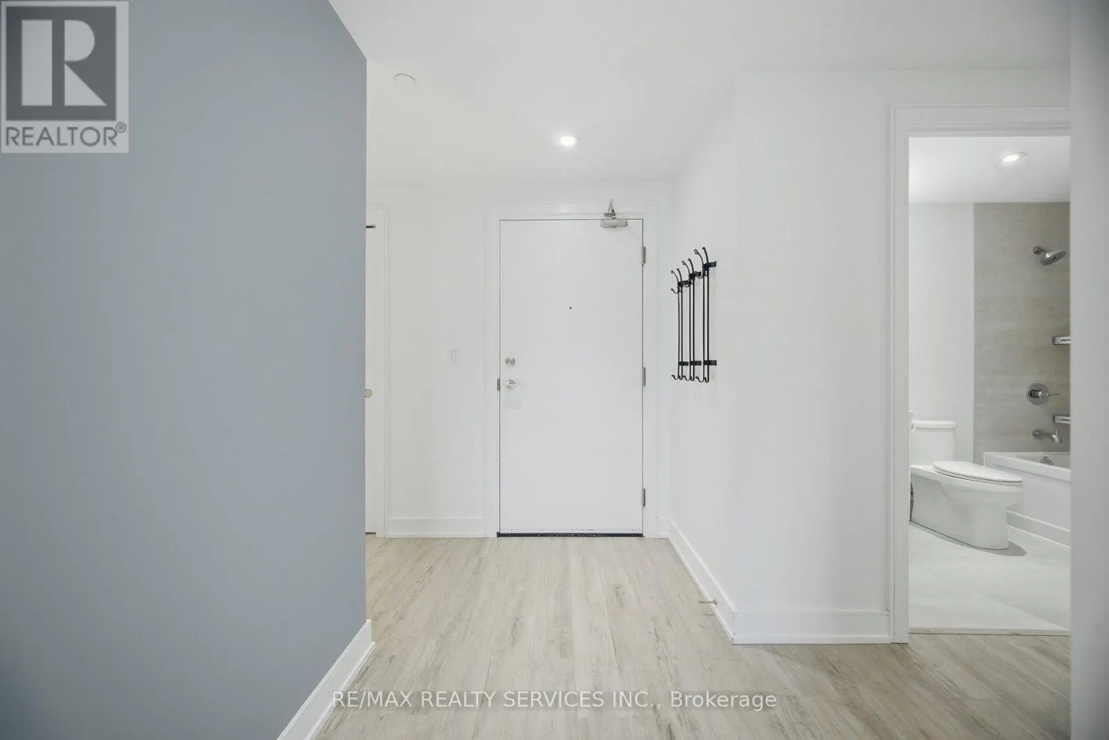 620 - 185 DUNLOP STREET E